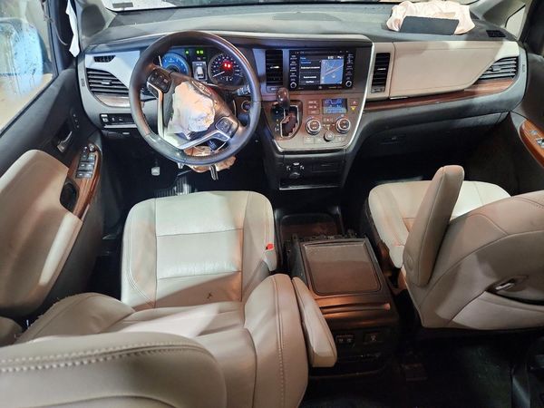 2018 TOYOTA SIENNA