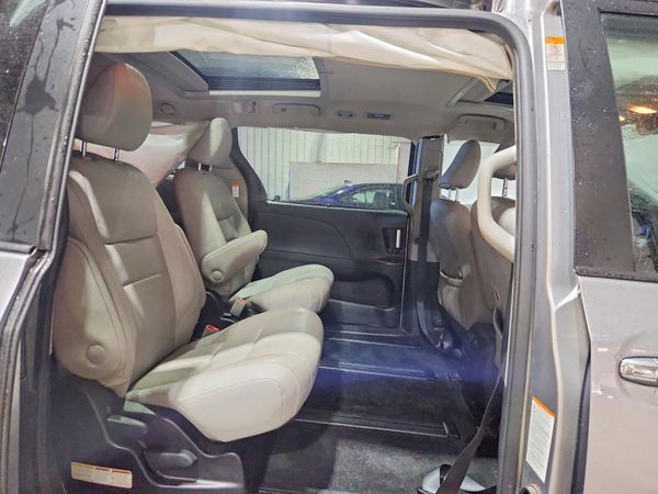 2018 TOYOTA SIENNA