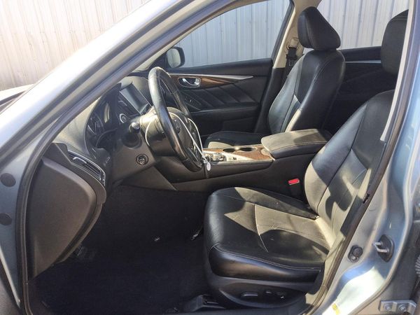 2015 INFINITI Q50 — DENT
