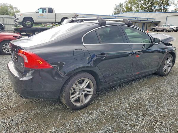 2015 VOLVO S60 Platinum (non R design)