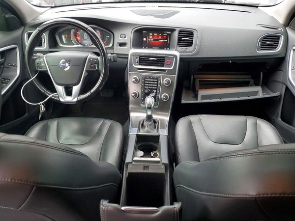 2015 VOLVO S60 Platinum (non R design)