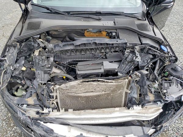 2015 VOLVO S60 Platinum (non R design)