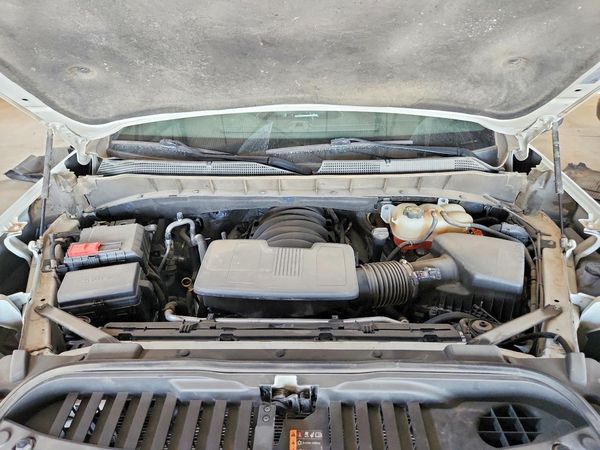 2022 CHEVROLET SILVERADO LT — Engine bay