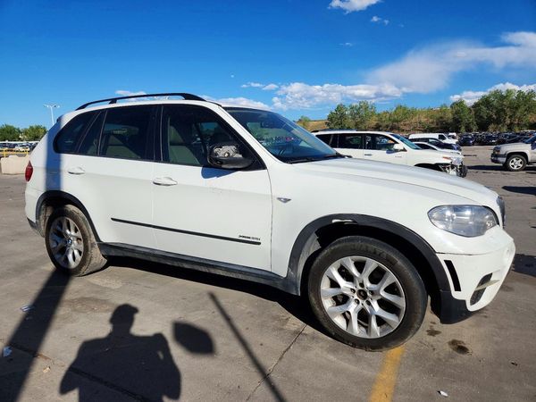 2012 BMW X5 xDrive35i — Passenger 3/4