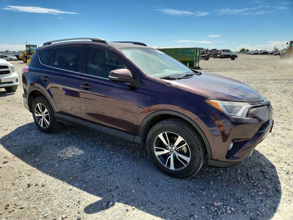 2018 TOYOTA RAV4 Adventure/XLE — Passenger 3/4