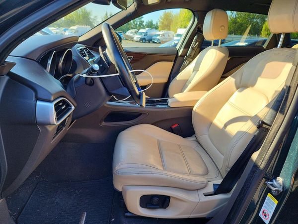 2017 JAGUAR F-PACE Prestige