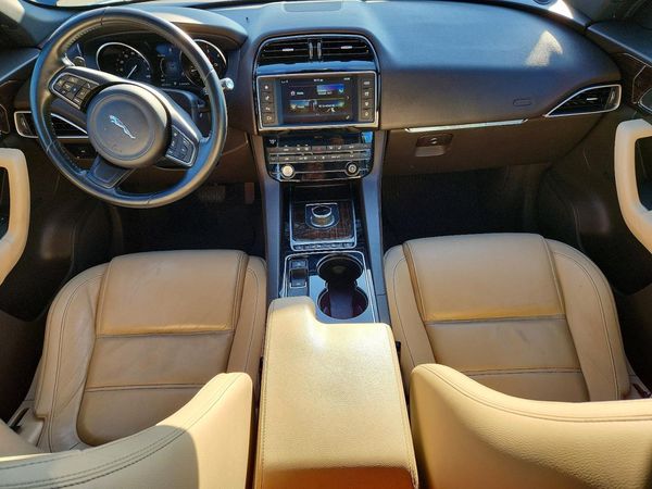 2017 JAGUAR F-PACE Prestige