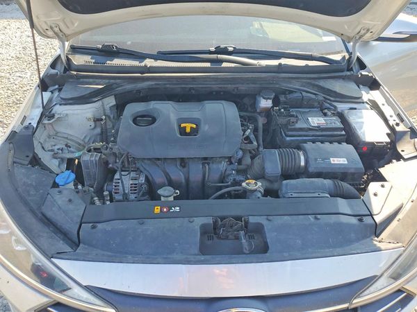 2019 HYUNDAI ELANTRA — Engine bay