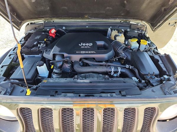 2021 JEEP WRANGLER — Engine bay