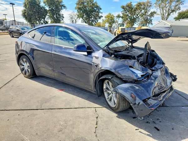 2024 TESLA MODEL Y — Passenger 3/4