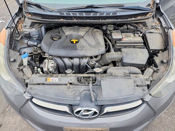 2013 HYUNDAI ELANTRA — Engine bay