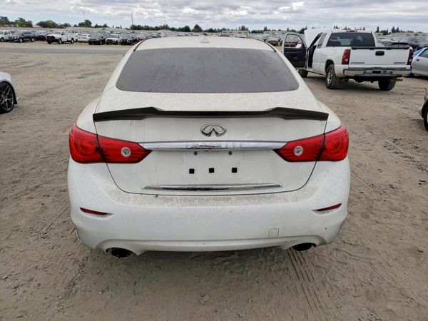 2015 INFINITI Q50