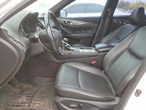 2015 INFINITI Q50