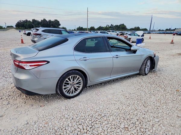 2018 TOYOTA CAMRY