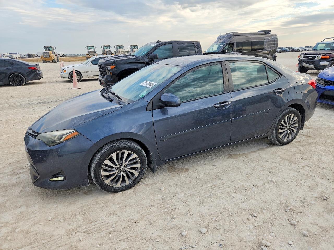 2018 TOYOTA COROLLA L/LE/SE/XLE/XSE — Front 3/4
