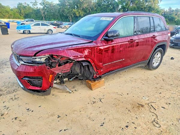 2025 JEEP CHEROKEE Laredo, Altitude — Front 3/4