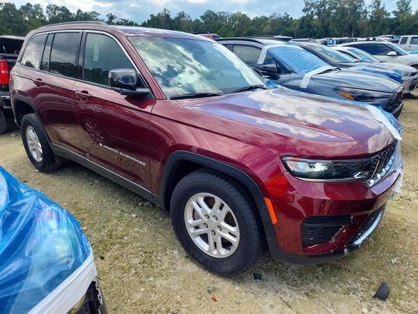 2025 JEEP CHEROKEE Laredo, Altitude — Passenger 3/4