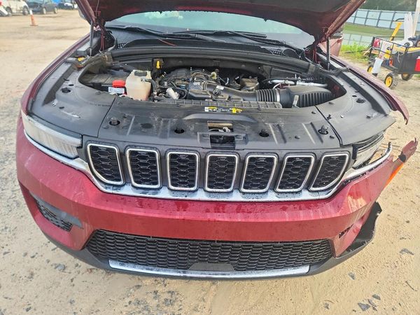 2025 JEEP CHEROKEE Laredo, Altitude — Engine bay
