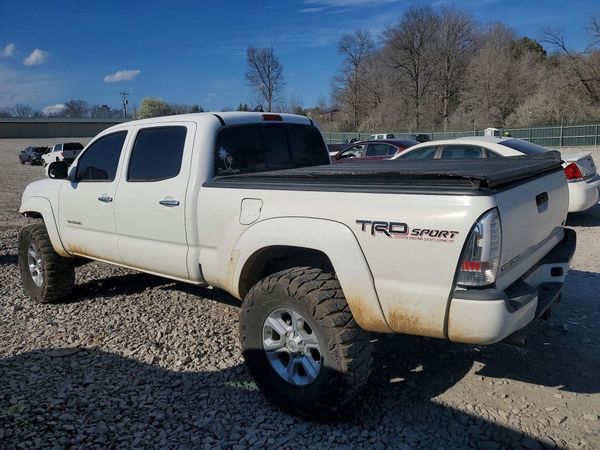 2015 TOYOTA TACOMA