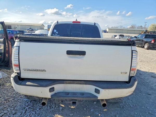 2015 TOYOTA TACOMA