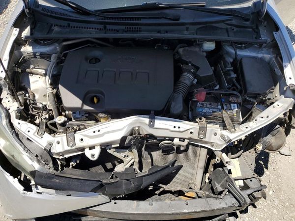 2019 TOYOTA COROLLA — Engine bay