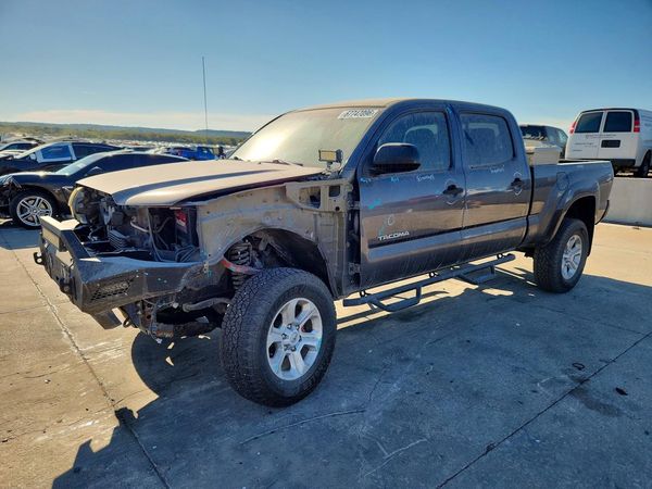 2015 TOYOTA TACOMA
