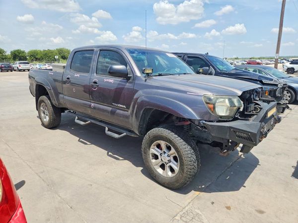 2015 TOYOTA TACOMA