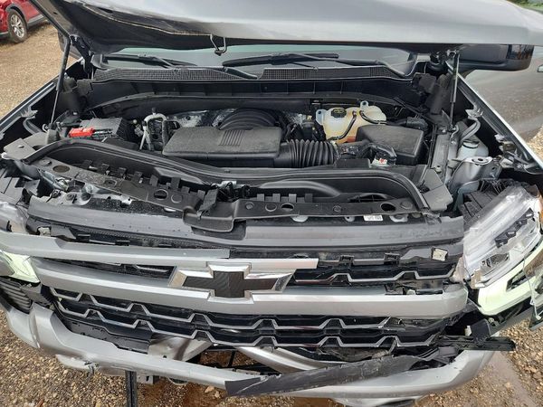 2025 CHEVROLET SILVERADO RST — Engine bay