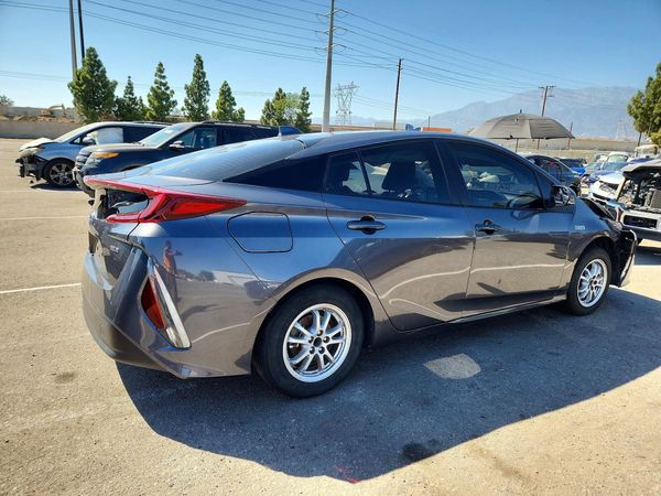 2022 TOYOTA PRIUS
