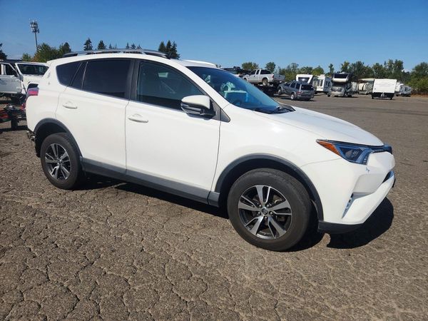 2017 TOYOTA RAV4 XLE — Passenger 3/4