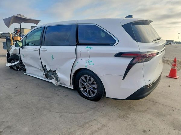 2023 TOYOTA SIENNA LE
