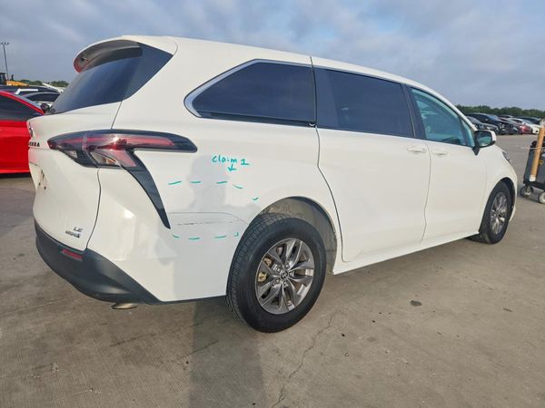 2023 TOYOTA SIENNA LE