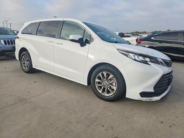 2023 TOYOTA SIENNA LE