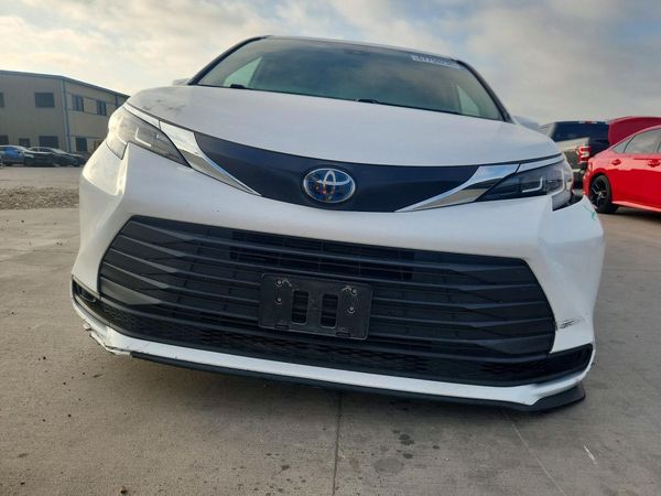2023 TOYOTA SIENNA LE