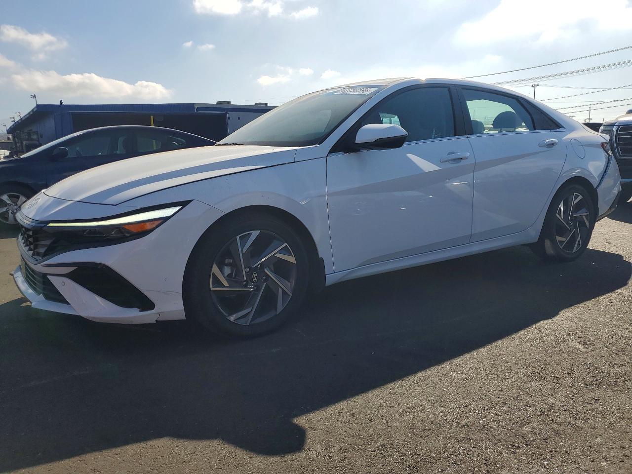 2024 HYUNDAI ELANTRA
