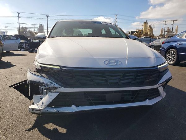 2024 HYUNDAI ELANTRA