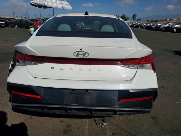 2024 HYUNDAI ELANTRA