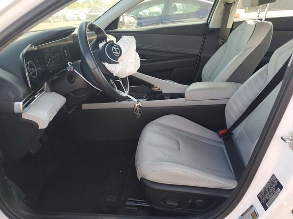 2024 HYUNDAI ELANTRA