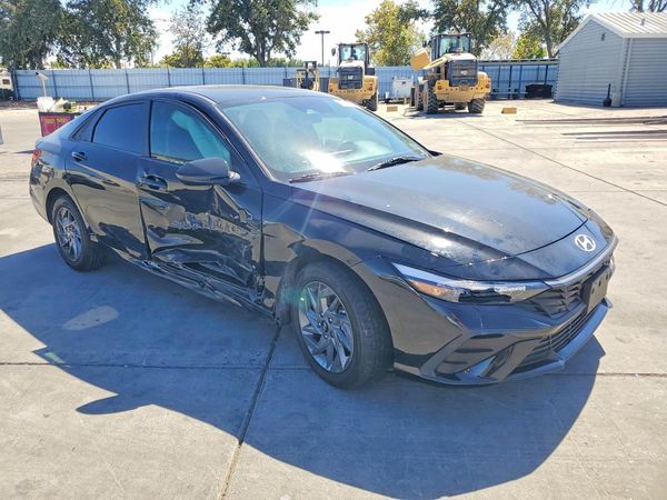 2024 HYUNDAI ELANTRA