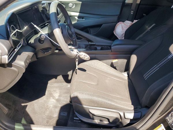 2024 HYUNDAI ELANTRA