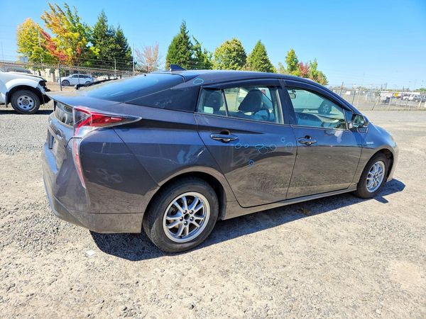 2016 TOYOTA PRIUS