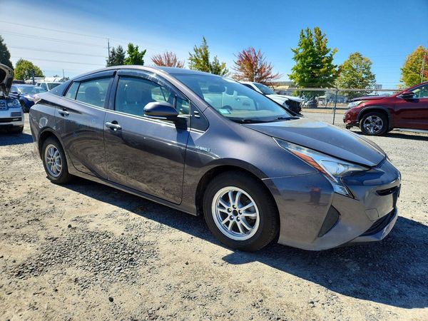 2016 TOYOTA PRIUS