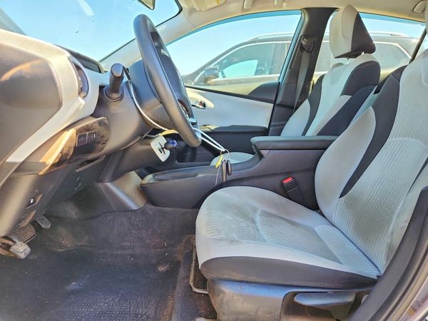 2016 TOYOTA PRIUS