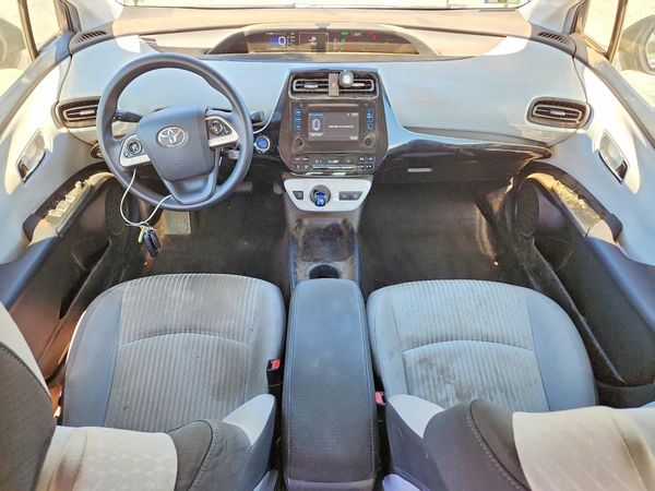 2016 TOYOTA PRIUS