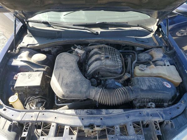 2017 CHRYSLER 300 — Engine bay