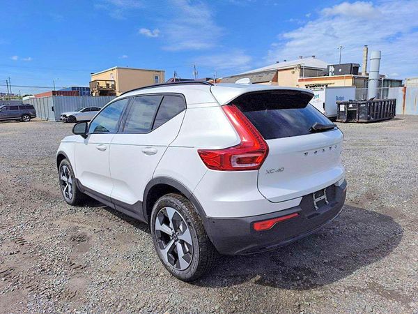 2026 VOLVO XC40 Plus Dark