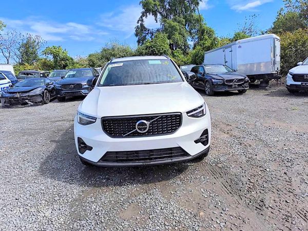 2026 VOLVO XC40 Plus Dark