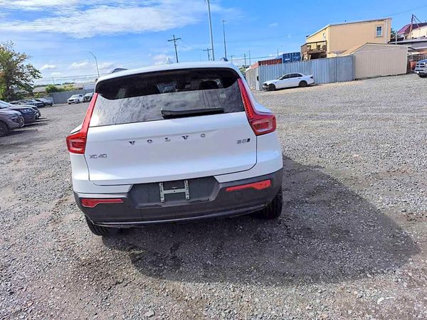2026 VOLVO XC40 Plus Dark