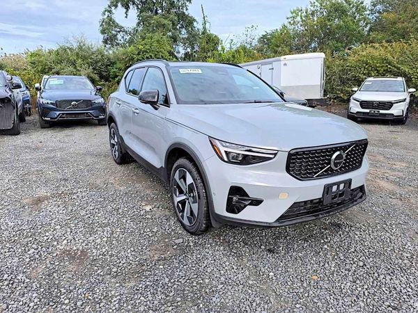 2026 VOLVO XC40 Plus Dark