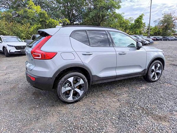 2026 VOLVO XC40 Plus Dark